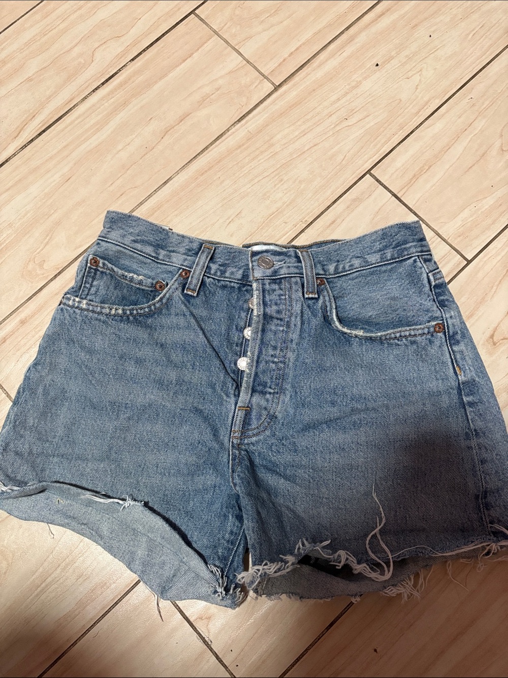 $158 AGOLDE High waist button fly Jean shorts